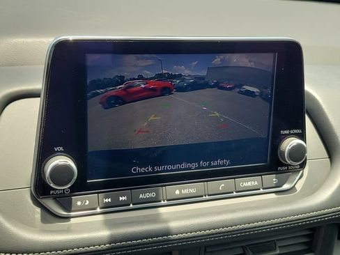 Used 2024 Nissan Rogue S FWD image 28