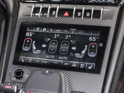 Used 2024 Lamborghini Urus Performante AWD/4WD image 39