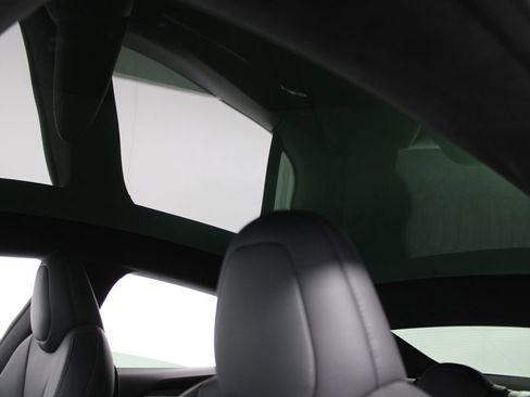 Used 2021 Tesla Model S Plaid image 9