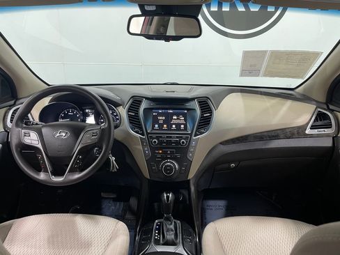 Used 2017 Hyundai Santa Fe SE image 16