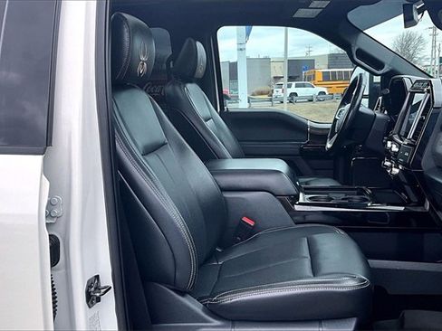 Used 2022 Ford F250 Lariat w/ Black Appearance Package image 28