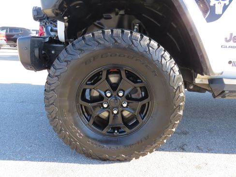 Used 2020 Jeep Gladiator Rubicon image 12