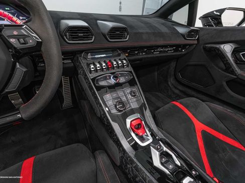 Used 2019 Lamborghini Huracan Performante AWD/4WD image 41