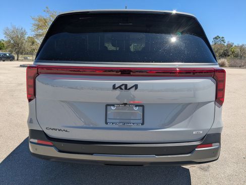 New 2026 Kia Carnival SX FWD image 6