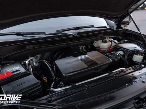 Used 2025 Cadillac Escalade Sport Platinum w/ LPO, ONYX Package image 30