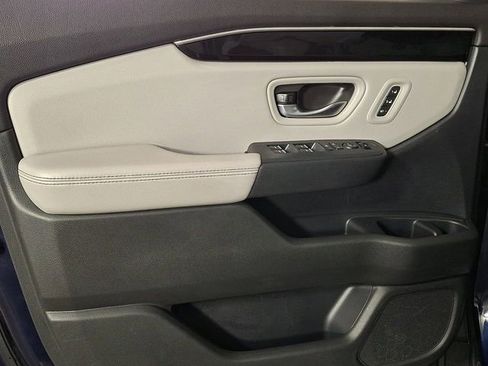Used 2025 Honda Pilot Touring image 15