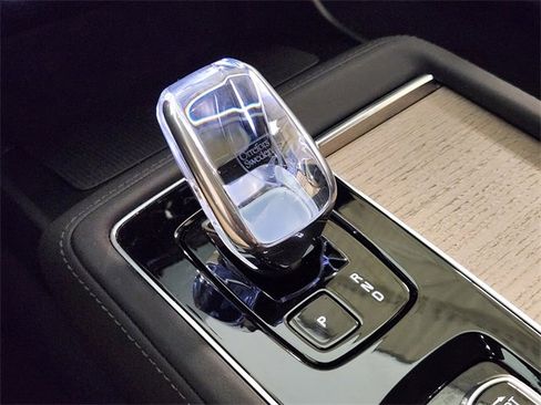 Used 2025 Volvo XC90 B5 Plus image 20