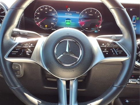 Used 2024 Mercedes-Benz GLB 250 image 18