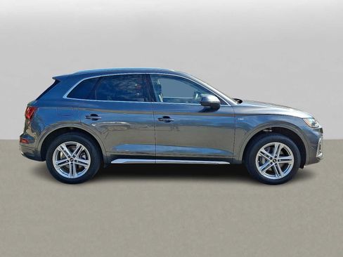 Used 2024 Audi Q5 e Premium Plus w/ Premium Plus Package AWD/4WD image 32