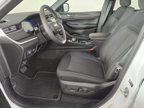 New 2025 Jeep Grand Cherokee Laredo image 17