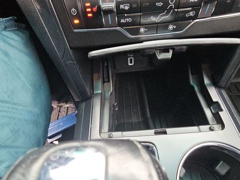 Used 2018 Ford Explorer XLT w/ Equipment Group 202A image 19