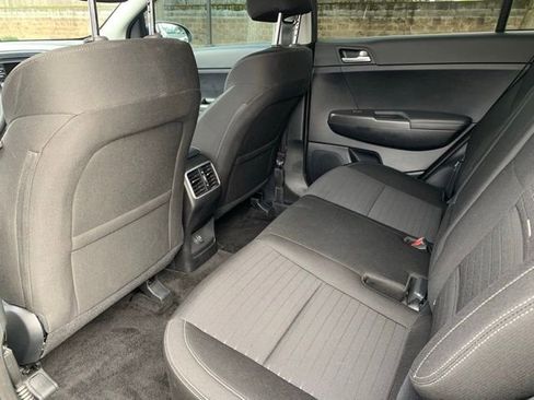 Used 2018 Kia Sportage LX image 11