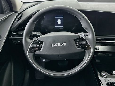 Used 2023 Kia Niro EX FWD image 18