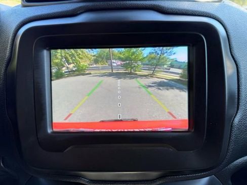 Used 2018 Jeep Renegade Altitude image 20