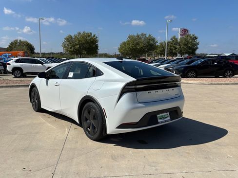 New 2026 Toyota Prius Plug-In Hybrid image 5