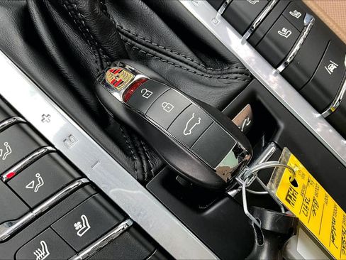 Used 2020 Porsche Macan S image 15