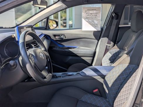 Used 2020 Toyota C-HR XLE image 6