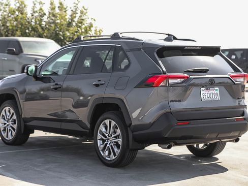 Used 2023 Toyota RAV4 XLE Premium AWD/4WD image 7
