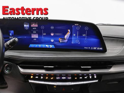 Used 2024 Cadillac XT4 Premium Luxury AWD/4WD image 11