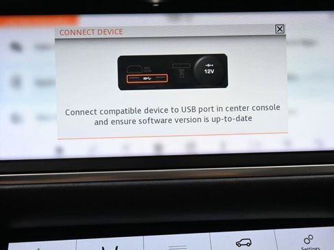 Used 2019 Land Rover Range Rover Velar R-Dynamic SE AWD/4WD image 33