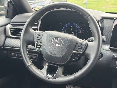 Used 2025 Toyota Camry SE w/ Convenience Package FWD image 24