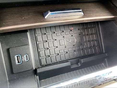 Used 2024 Ford Expedition Limited RWD image 30