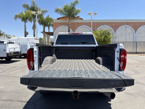 Used 2023 GMC Sierra 2500 SLT w/ SLT Preferred Package AWD/4WD image 18