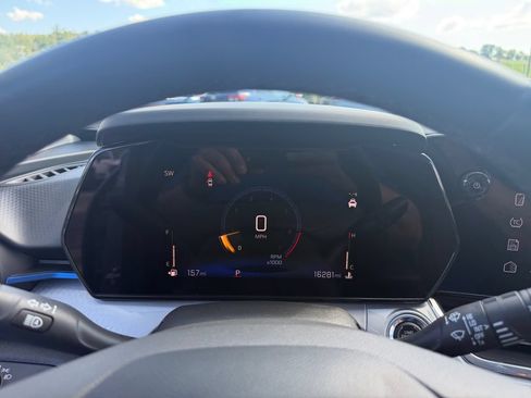 Certified 2025 Chevrolet Trax LT w/ Driver Confidence Package FWD image 16