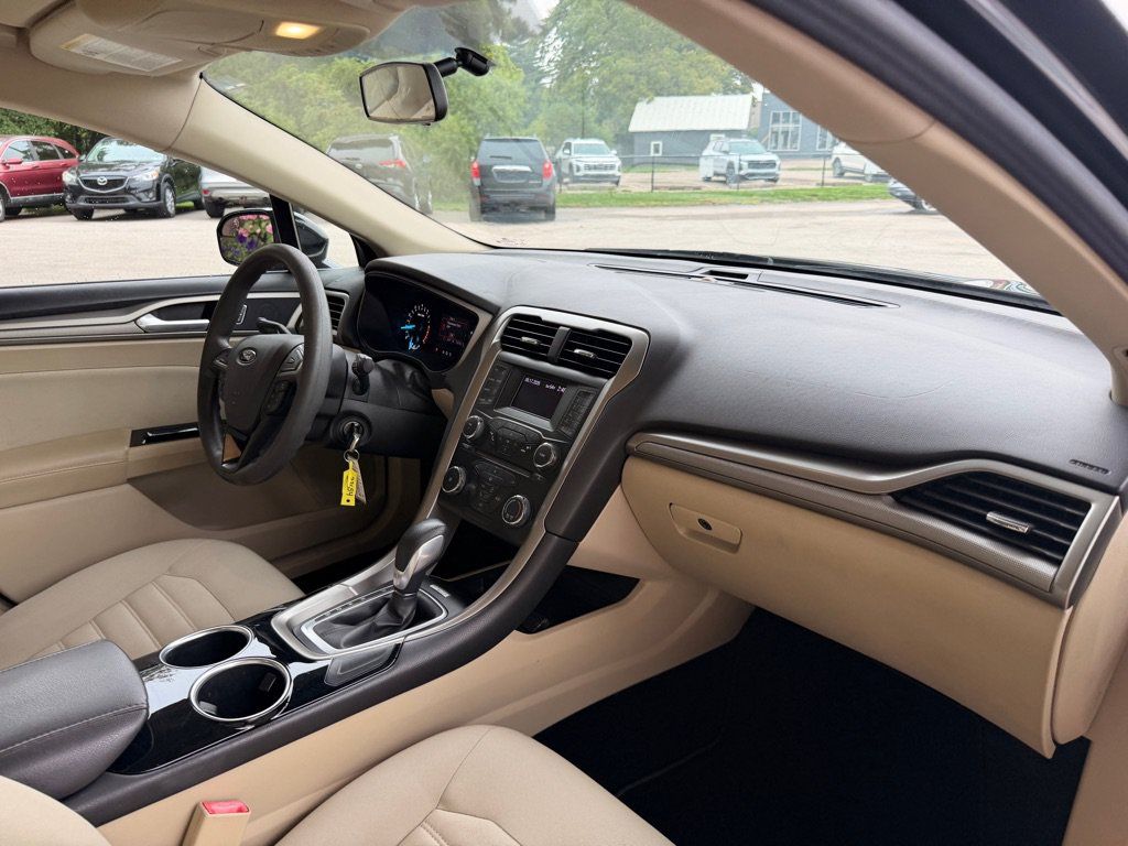 Used 2013 Ford Fusion SE FWD image 16