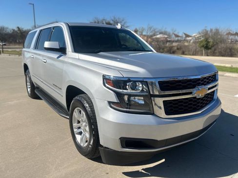 Used 2017 Chevrolet Suburban LT image 4
