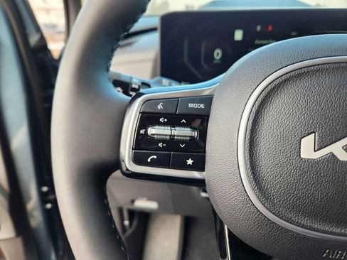 New 2025 Kia Carnival SX Prestige image 17