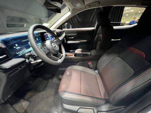 New 2026 Nissan Kicks SR FWD image 32