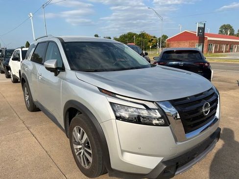 Used 2025 Nissan Pathfinder SL AWD/4WD image 1