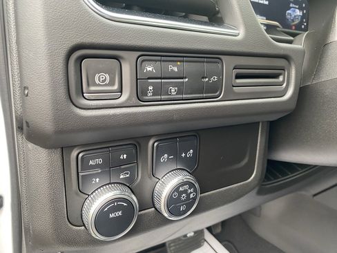 Used 2022 GMC Yukon SLT image 17