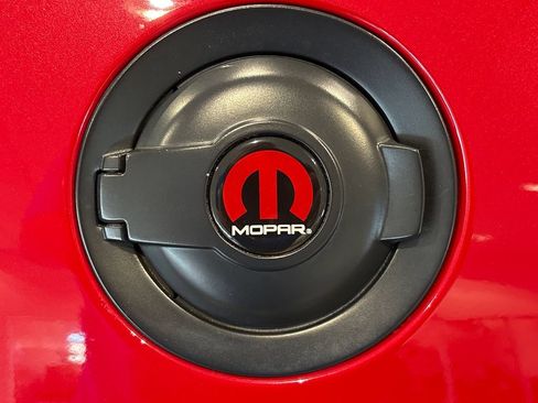 Used 2016 Dodge Challenger SRT Hellcat RWD image 38