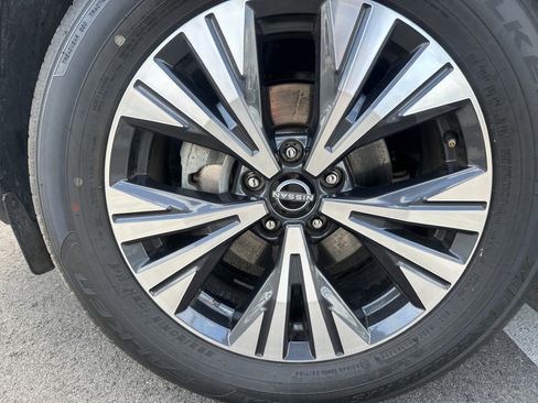 Certified 2023 Nissan Rogue SV image 25