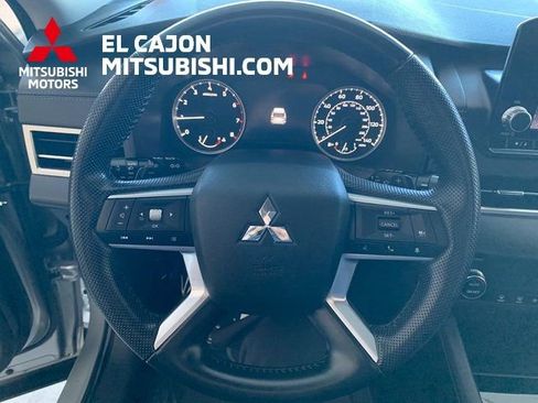 Used 2023 Mitsubishi Outlander SE image 15