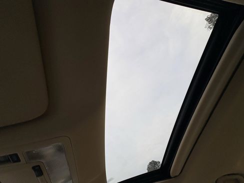 Used 2014 Toyota Avalon XLE image 38