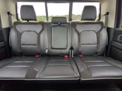 Used 2022 RAM 1500 Laramie AWD/4WD image 5