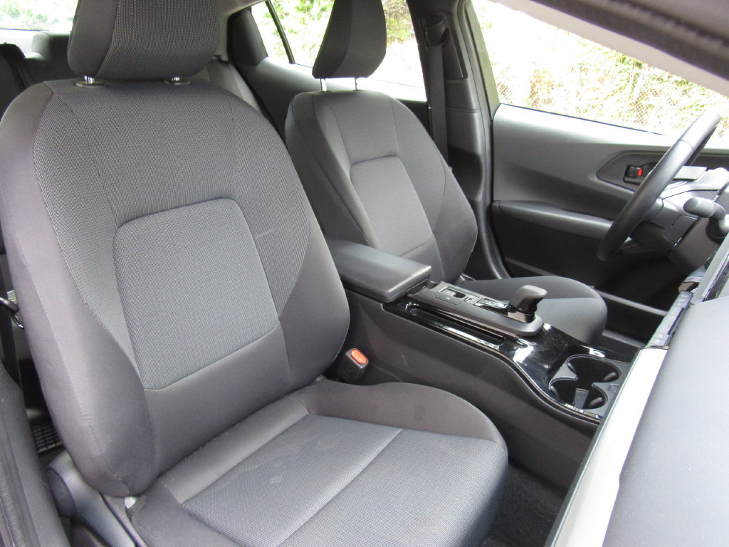 Certified 2025 Toyota Prius LE FWD image 18