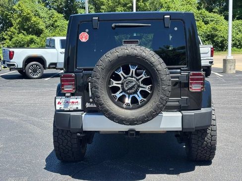 Used 2015 Jeep Wrangler Unlimited Sahara AWD/4WD image 4