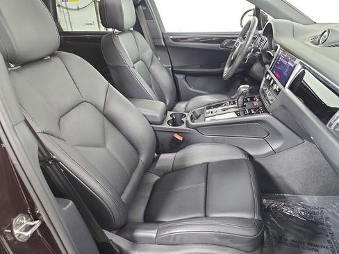Certified 2025 Porsche Macan image 27
