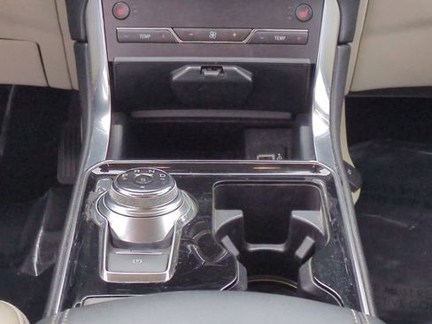 Used 2019 Ford Edge Titanium image 21