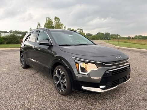 Certified 2025 Kia Niro EX Touring FWD image 7