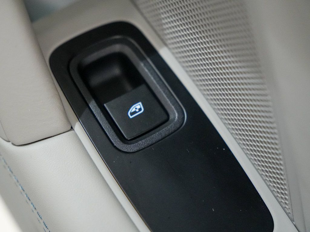 Certified 2024 Porsche Macan 4 Electric AWD/4WD image 19