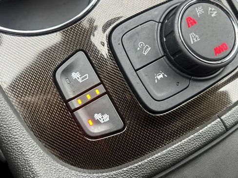 Used 2023 GMC Acadia AT4 image 30