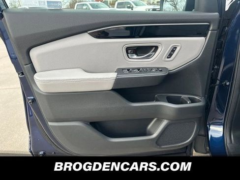 New 2025 Honda Pilot Touring image 10