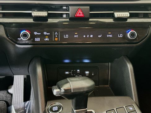 Used 2026 Kia Sportage EX FWD image 23