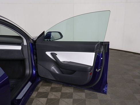 Used 2018 Tesla Model 3 Mid Range image 22