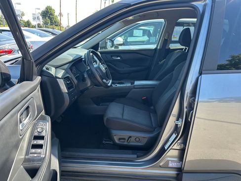 Used 2025 Nissan Rogue SV FWD image 29